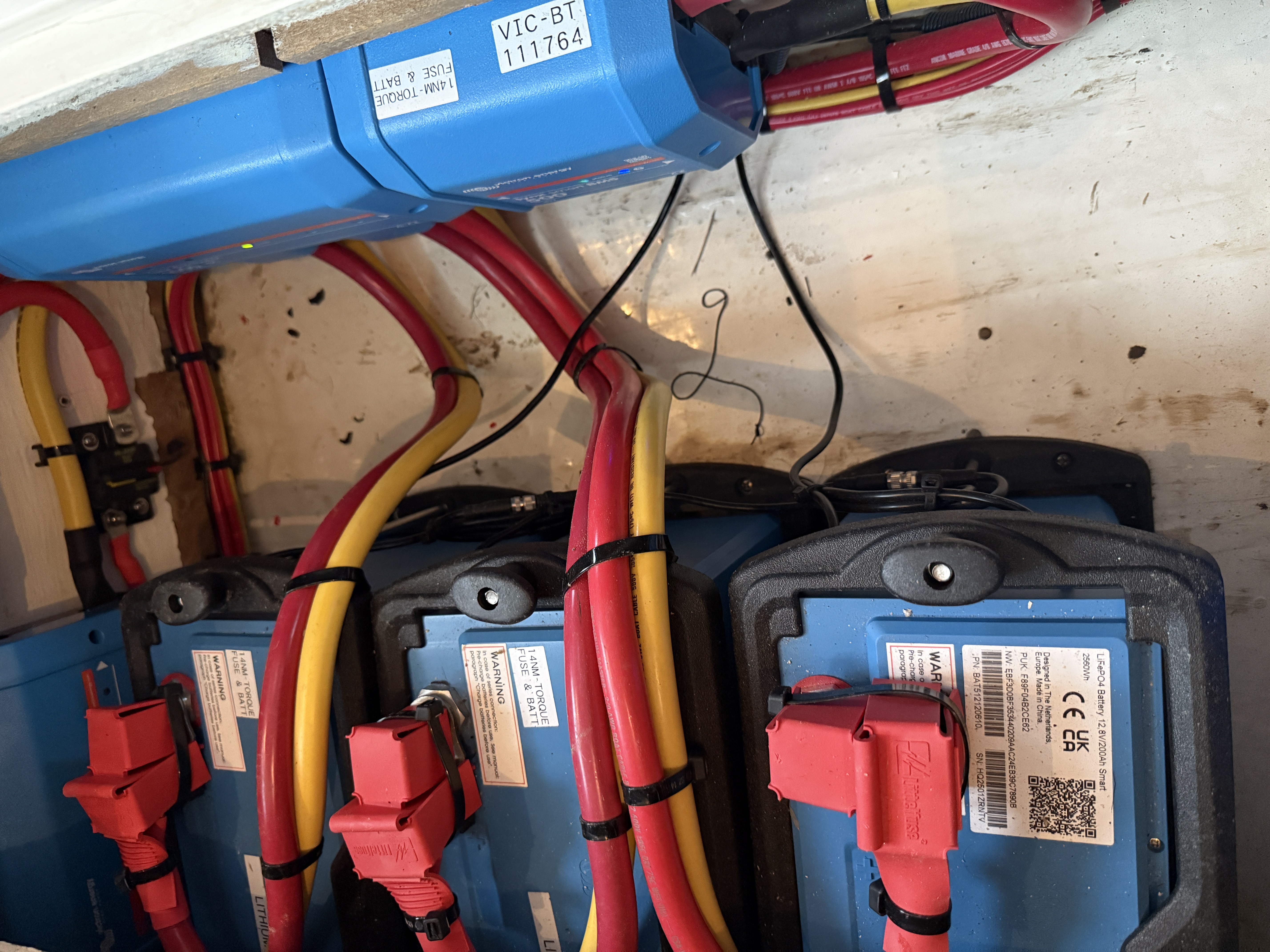 12V auxiliary battery bank