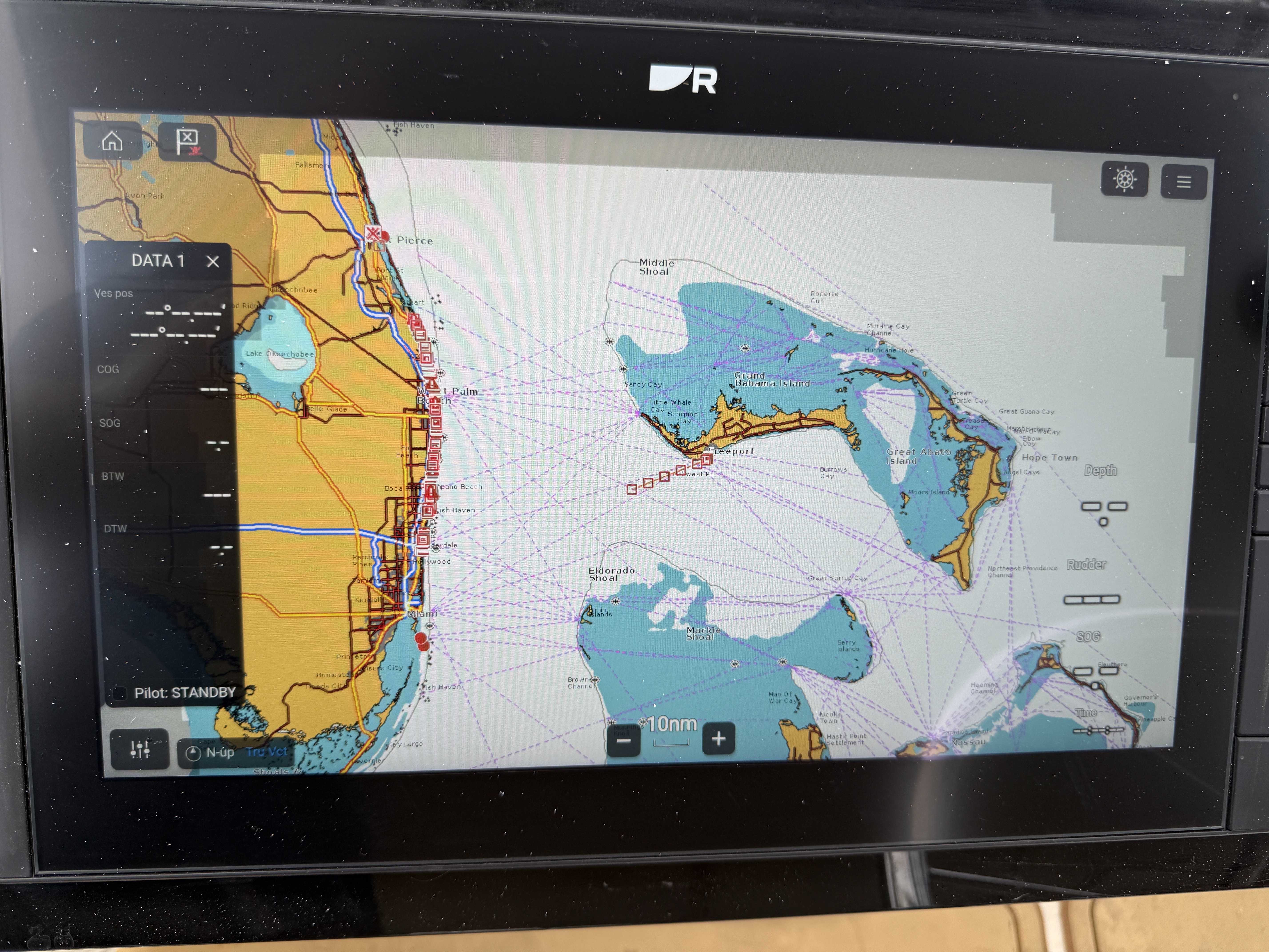 Raymarine chartplotter screen